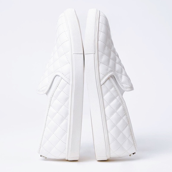 π WHITE QUILTED FAUX LEATHER CASUAL SNEAKERS! - Picture 1 of 17